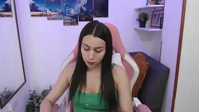 EmmaMyerss_ from StripChat