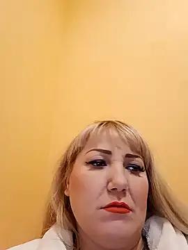 EmmaQueen4 from StripChat