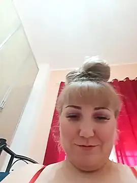 EmmaQueen4 from StripChat