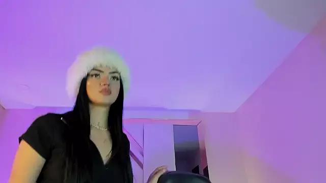 EmmaStonns from StripChat is Freechat