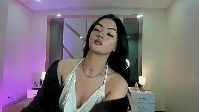 EmmaStonns from StripChat is Freechat