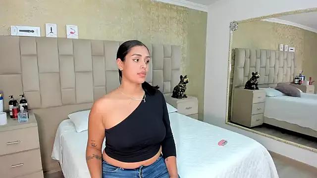 Explore our live girls sluts from our Custom and Multi clubs and checkout exclusive access to highly interactive content, such as shape, hair, titties, pussy type and many more.