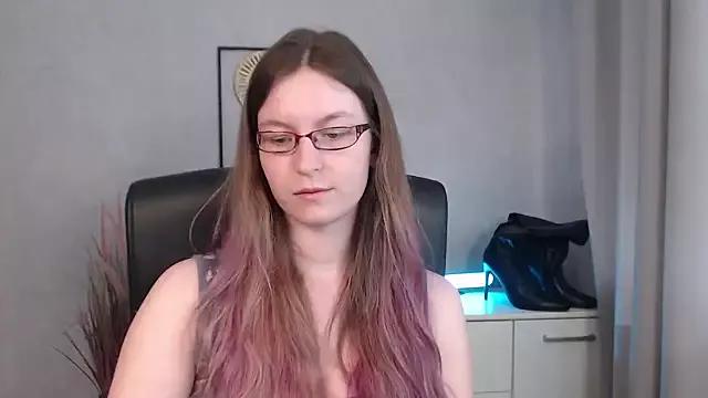 emmaxDelight from StripChat