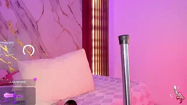 Emmiicute from StripChat