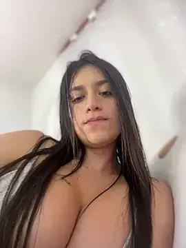 Photos of Emmily_19 from StripChat is Freechat
