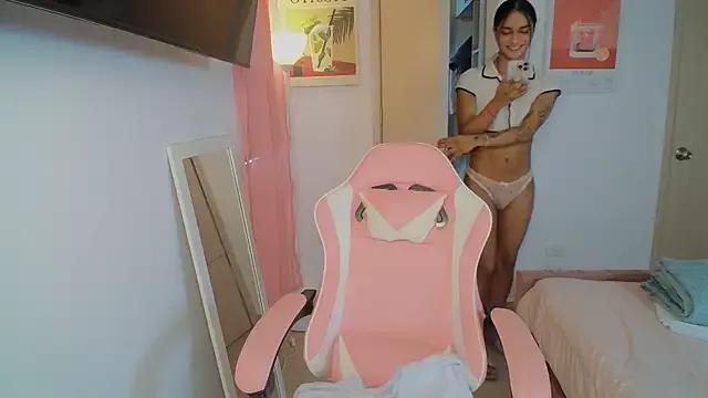 emmily_forev3r from StripChat