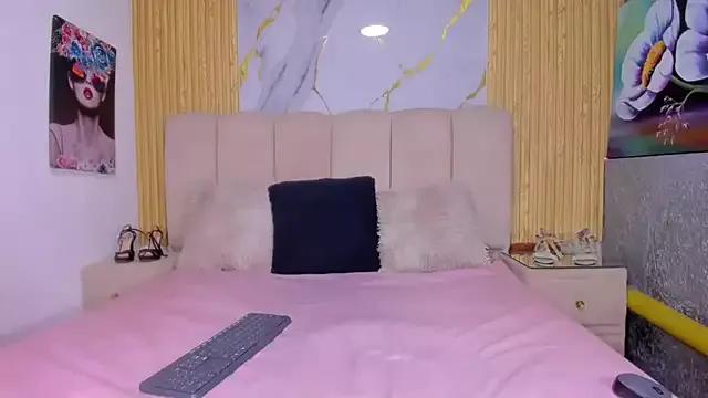 EmmyCruzZ from StripChat