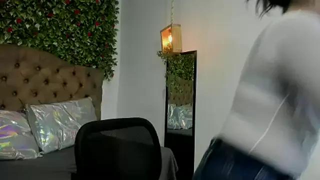 EmmySweett2 from StripChat