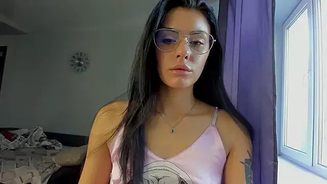 EmmyWarm from StripChat