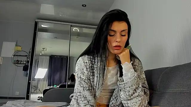 EmmyWarm from StripChat