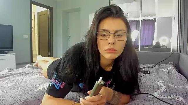 EmmyWarm from StripChat