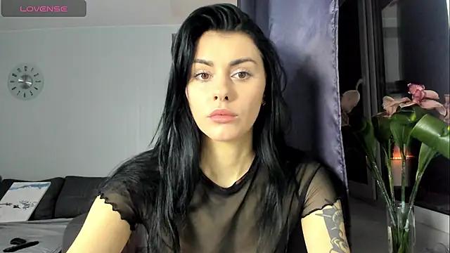 EmmyWarm from StripChat