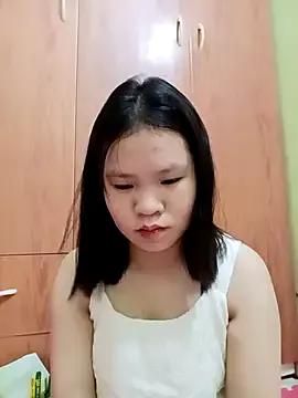 emyeuhss from StripChat