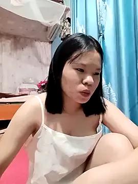 emyeuhss from StripChat