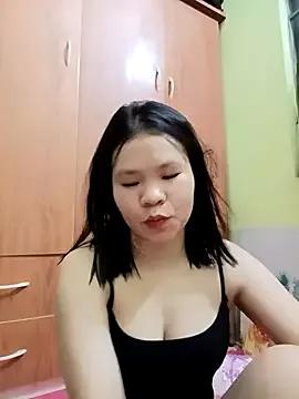 emyeuhss from StripChat