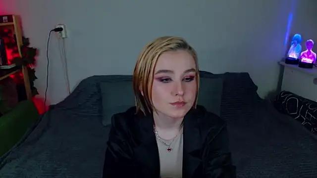 Explore our live girls sluts from our Custom and Multi clubs and checkout exclusive access to highly interactive content, such as shape, hair, titties, pussy type and many more.