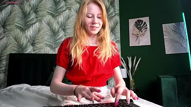 Esme_Runn from StripChat