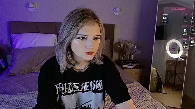 EsmeMayhem from StripChat