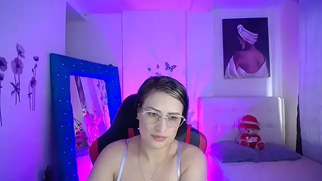 esmeraldaa230 from StripChat