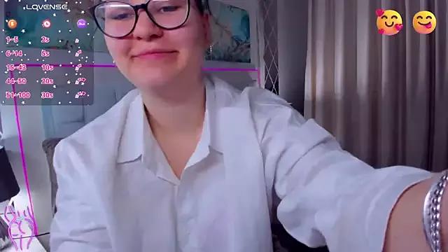 EsterLogan from StripChat