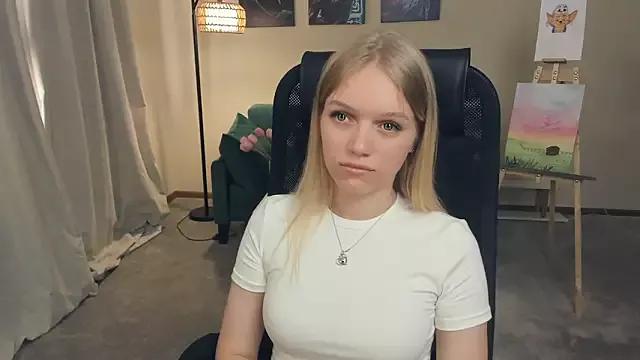 EttaLoose webcams show profile image 