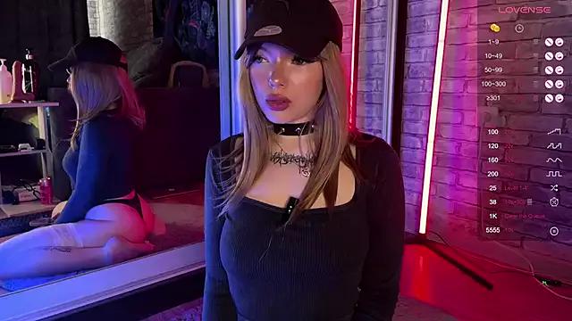 Explore our live girls sluts from our Custom and Multi clubs and checkout exclusive access to highly interactive content, such as shape, hair, titties, pussy type and many more.