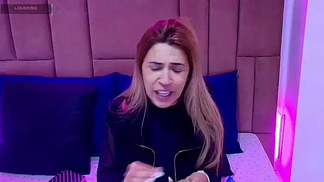 EvaaLovia1 from StripChat