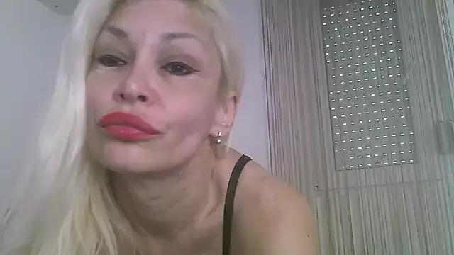 EvaaMina from StripChat