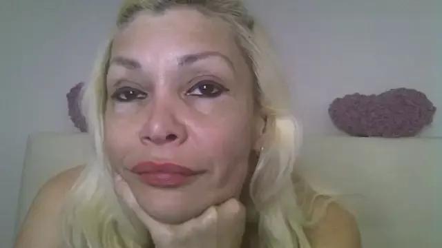 EvaaMina from StripChat