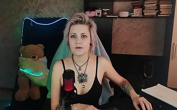 Explore our live girls sluts from our Custom and Multi clubs and checkout exclusive access to highly interactive content, such as shape, hair, titties, pussy type and many more.
