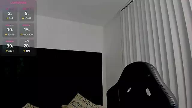 EvaViulet from StripChat