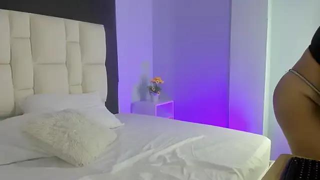 Eve__Queen from StripChat