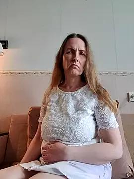 Evelina_cute from StripChat