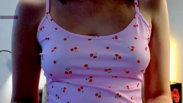 evelinev1uv from StripChat