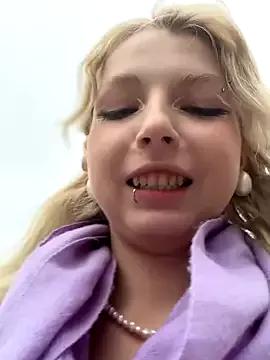 EveLittleSinner from StripChat is Freechat