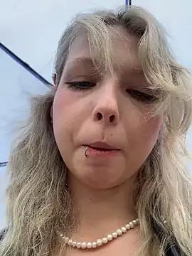 EveLittleSinner from StripChat is Freechat