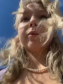 EveLittleSinner from StripChat is Freechat
