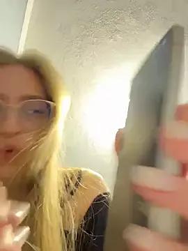 EveLunny from StripChat is Freechat