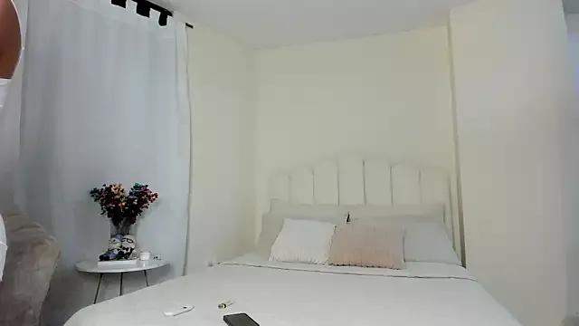 evely_coelloo from StripChat