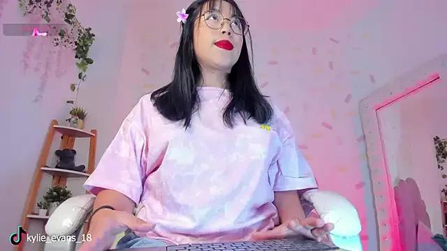 evelyn_evans_1 from StripChat