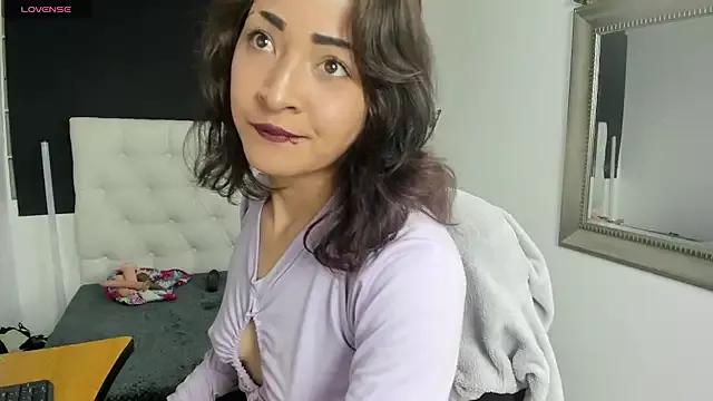 evelynesex from StripChat is Freechat