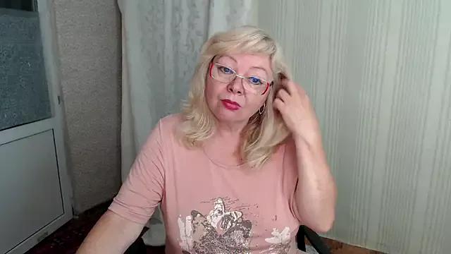 EvelynLoveShy from StripChat