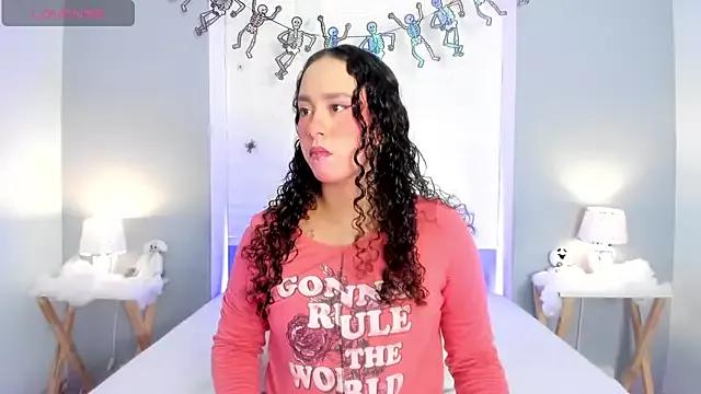 EverlyMooree from StripChat