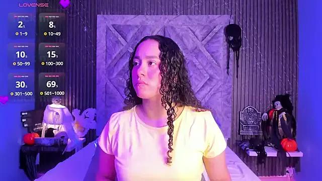 EverlyMooree from StripChat