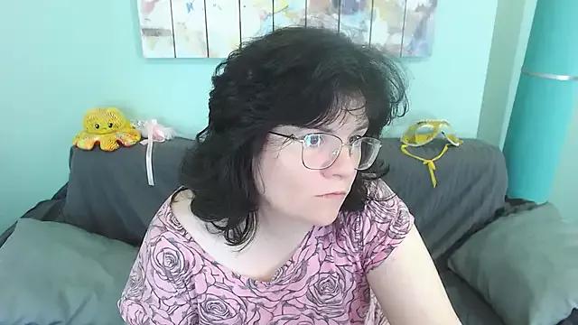 EverlyRays from StripChat
