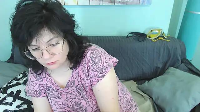 EverlyRays from StripChat