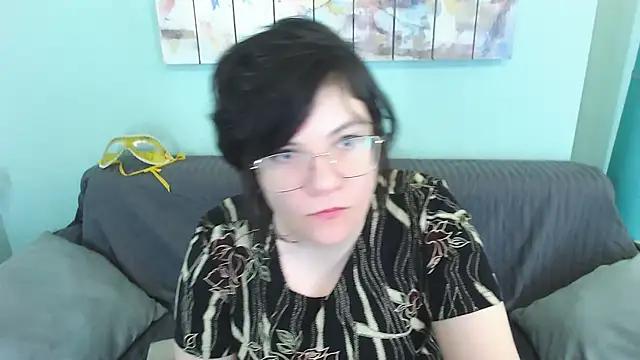EverlyRays from StripChat