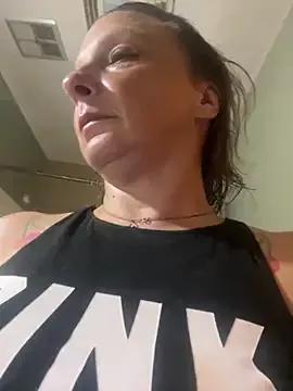 Everlyrose27 from StripChat is Freechat