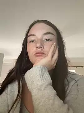 everobertsxoxo from StripChat is Freechat