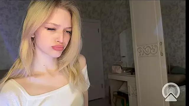Evvie_Summn1 from StripChat